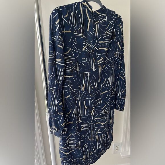 St. John 100% Silk Long Sleeve Faux Wrap Mini Dress, Artistic Pattern Blue S NWT - Picture 4 of 9